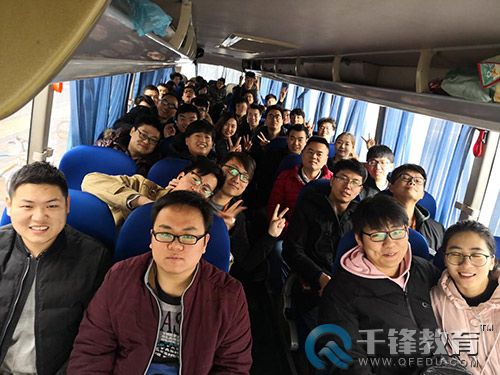 云計算培訓學員戶外燒烤.jpg